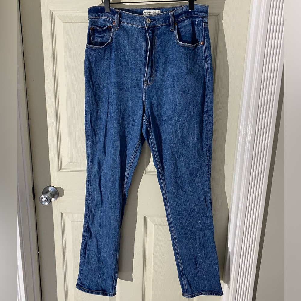 Abercrombie & Fitch 90's Slim Straight Ultra High Rise Jeans
